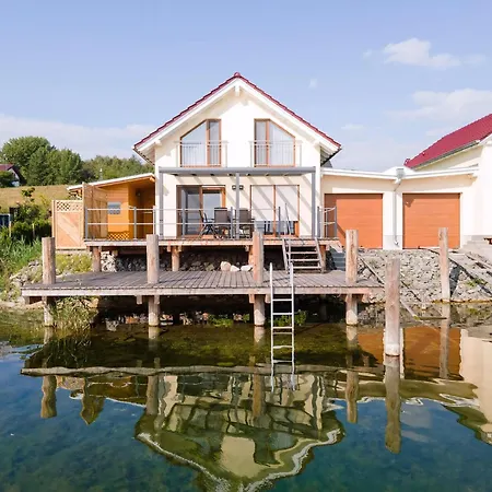 Seehaus Arielle Mit Wassergrundstueck
